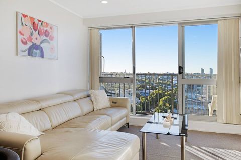 Open the ranch-slider and enjoy the indoor/outdoor flow.