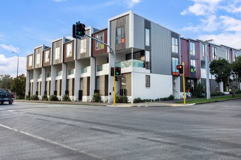 There are many studios in this block.