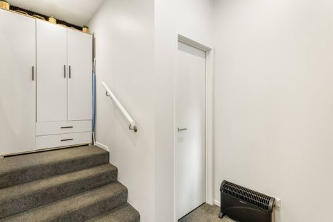 The storage in this studio is up in this alcove.