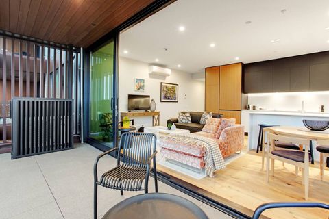 Open the ranch slider and enjoy the indoor/outdoor flow.