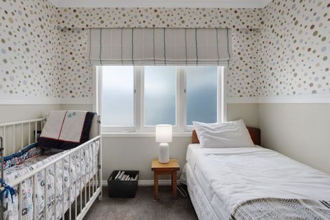 This bedroom has a single bed and baby cot set-up.