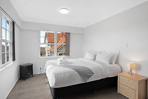 Enjoy the sunlight that streams into the bedroom through the double windows.