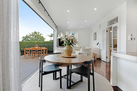 Open the doors and enjoy the indoor/outdoor flow onto the balcony.