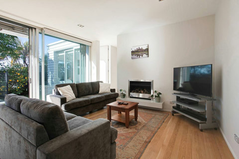 With the doors open, it opens the whole house up on one side.