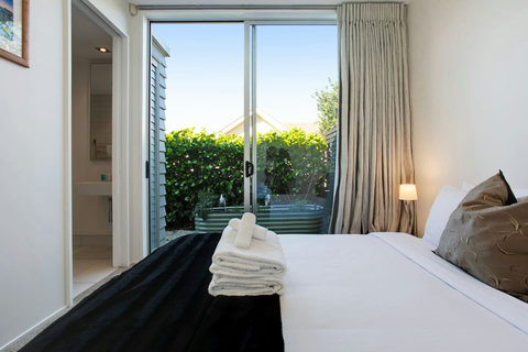 The bathroom on the ground floor is a Jack'n'Jill bathroom that is shared by both bedrooms.