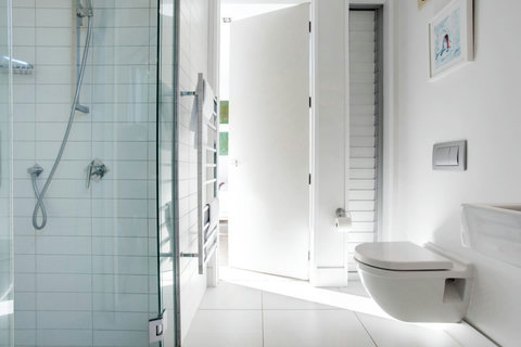 Step out of the shower and enjoy warm fluffy towels from the heated towel rail.