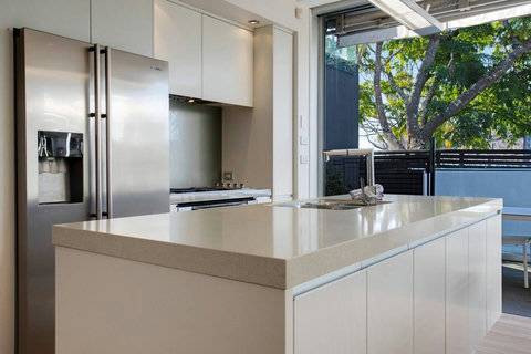 The kitchen has a oven, gas cooktop, fridge/freezer, microwave and dishwasher.