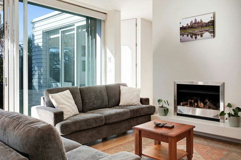 In the cooler months, enjoy the gas fireplace and enjoy the cosy atmosphere.