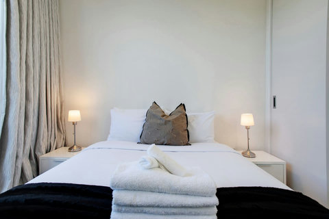 This lovely Queen bed will make you feel comfortable with the crisp white sheets and cosy throw.