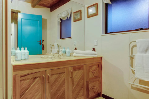 There is plenty of space on the vanity unit for all your belongings.
