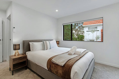 There is an ensuite bathroom with this bedroom.