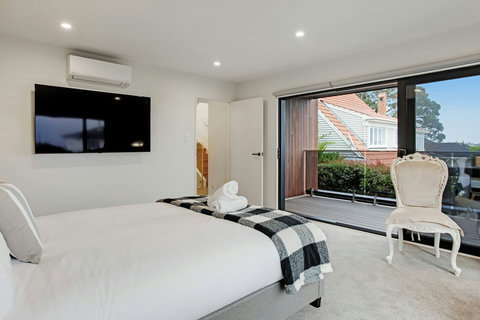 The Main bedroom also has its own TV and Air-conditioning unit that will keep you cool in Summer and warm in Winter.
