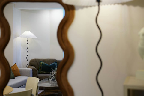 The use of mirrors create the extra feeling of space.