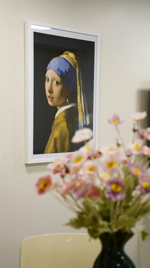 The Girl with the Pearl Earring is a great piece of artwork.