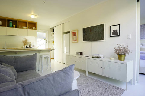 The locker type cupboards are great for storage and have some books and jigsaw puzzles.