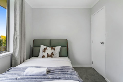 The single bed would be perfect for children staying or for adults who like their own space.