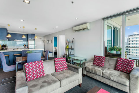 Air conditioning during summer or heat pump during winter makes this apartment the perfect tempature.