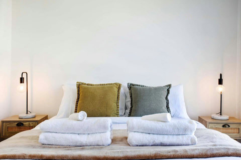 The Queen bedroom exudes a restful atmosphere with its soft spring colours of orange and greens..