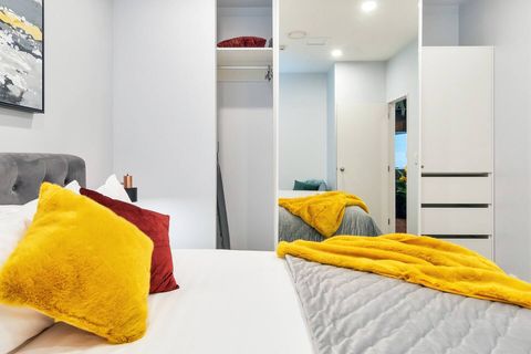 There is plenty of room for your personal belongings in the double wardrobe.