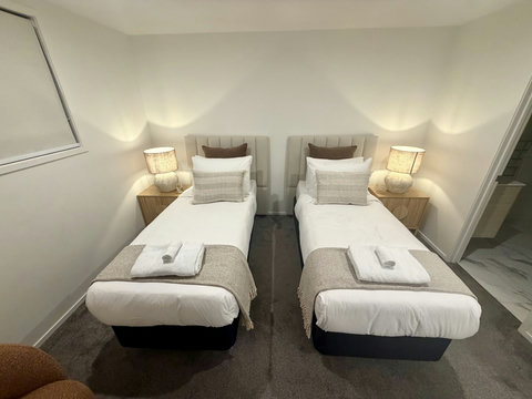 King bed can be split into two singles with 48 hours notice.