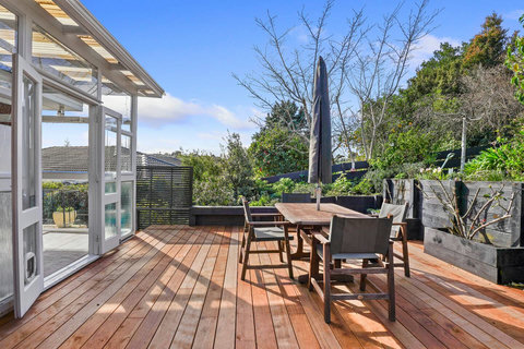 With the doors open from the conservatory onto the deck, there is a lovely flow from the indoors out.