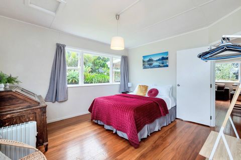 The standalone wardrobe is the perfect place to hang your clothes if you are staying longer-term.