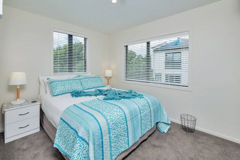 The Queen sized bed has lovely blue splashes of colour to compliment the neutral furnishings.