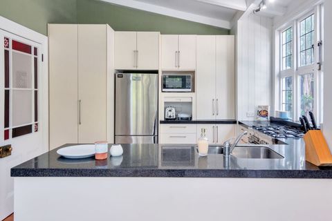 The kitchen has lots of prep space and is well setup with the cooking facilities and sink on separate spaces.