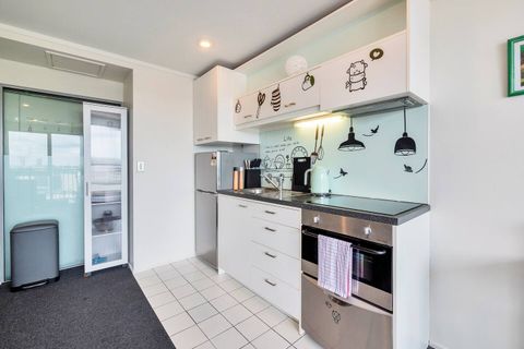 Being so close to town you can choose to eat out every night or cook up a storm in the kitchen area.