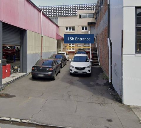 The entry for this property is by a garage that is only open on business hours during the weekdays, so on the night and weekends, it is extremely quiet and private.