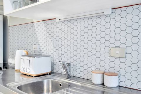 Groovy subway tiles in a hexagon pattern give the eye something different to enjoy.