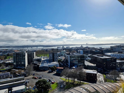 Vic Park, Viaduct & Wynyard Quarters the Harbour Bridge to the left. Aucklands North Shore in the distance.