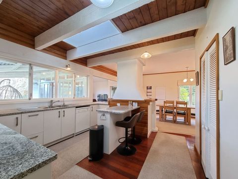 There is casual seating at the island bench for eating breakfast or just hanging out.