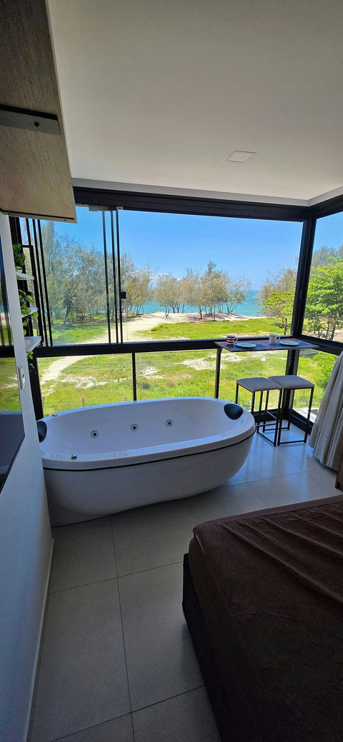 Banheira de imersão com vista pro mar