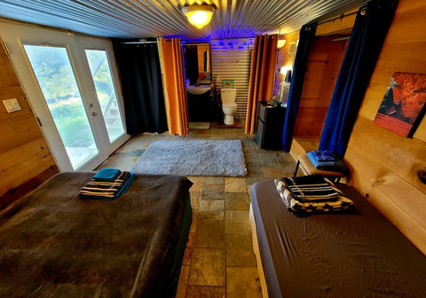 this is the DEN and only included at extra charge for the 3rd and 4th person. $100/p/n plus airbnbs fees. 