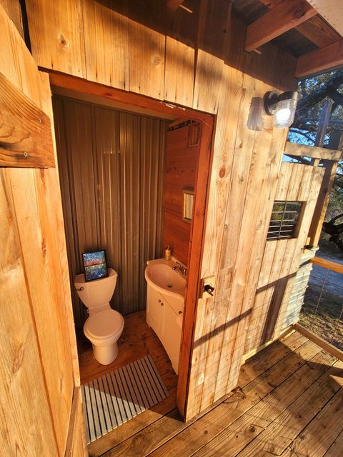 outdoor bathroom and rinse off shower next door to it. Maybe its a "his (outside) and hers (inside) " haha

Expect outdoor bathroom vibes- hard to keep 100% clean due to nature. Bigger Mirror Just installed. 