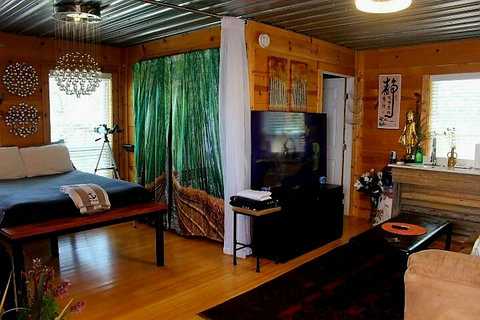 The space. Older double bed now upgraded to Queen. 