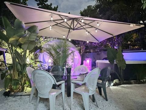 3 Outdoor tables with turning umbrella 