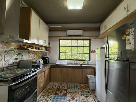 Cocina amplia, totalmente equipada.