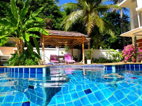 The pool with a small jacuzzi. Woohoo!