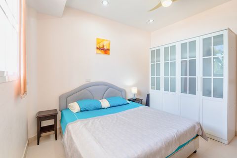 1st bedroom.