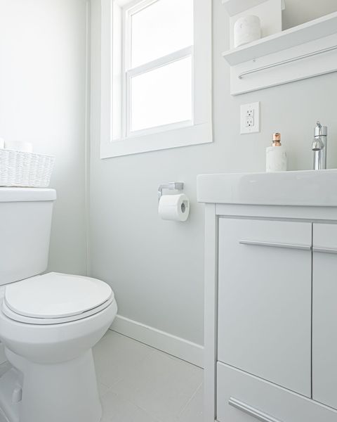 Bright bathroom for your home away from home in Hope BC.