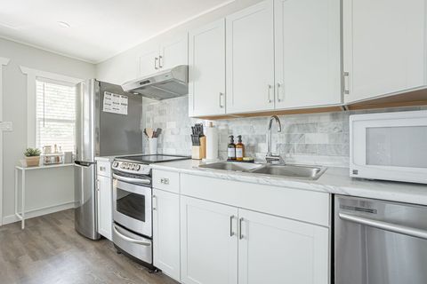 Fully stocked kitchen for all your needs. No need to wash dishes after a long day exploring Hope BC.