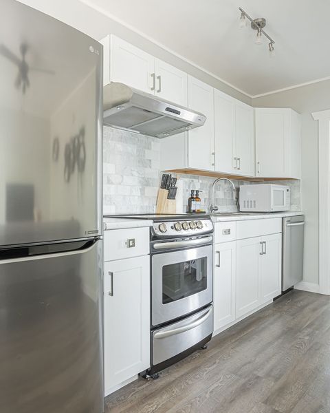 Fully stocked kitchen for all your needs. No need to wash dishes after a long day exploring Hope BC.