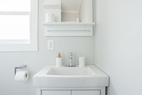 Bright bathroom for your home away from home in Hope BC.