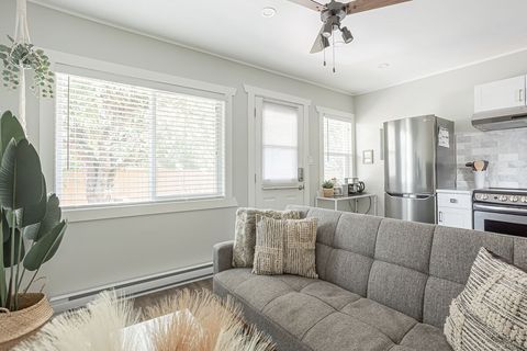 Your home away from home private, cozy modern suite in Hope BC