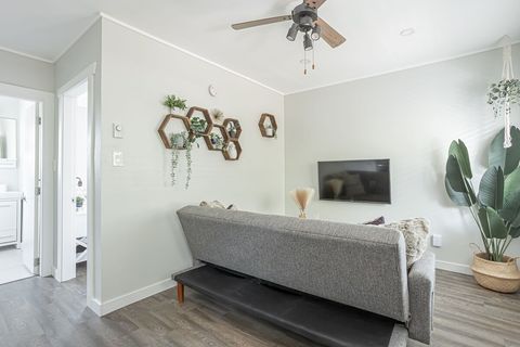 Your home away from home private, cozy modern suite in Hope BC