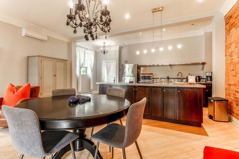 Dining table fits 4+
