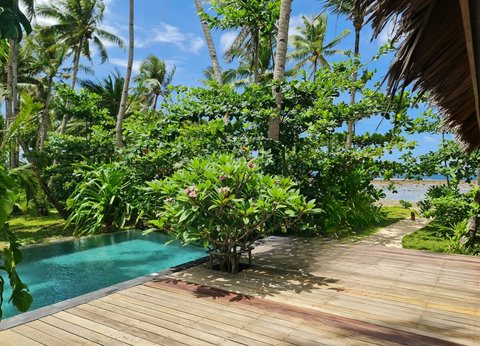 Walk only a few steps from the swimming pool to the beach. 