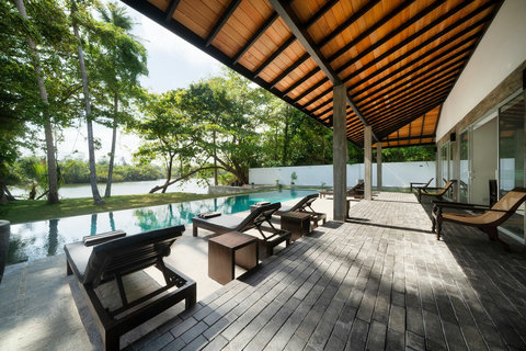 A peaceful riverside pool with elegant loungers.
Relax beside the crystal-clear pool with views of the river and lush greenery—perfect for quiet mornings or sunset swims.